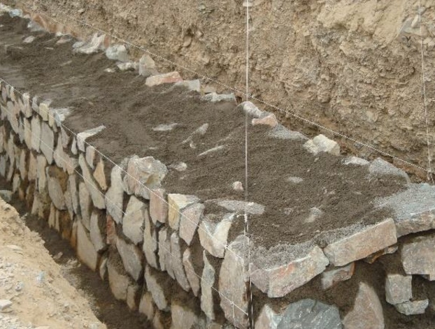 毛石基础是用强度等级不低于mu20的毛石,不低于m5的砂浆砌筑而形成.
